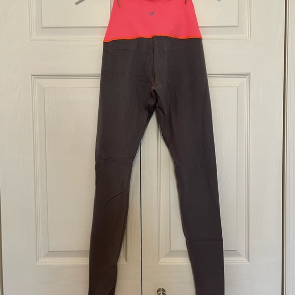 Lululemon reversible wunder unders size 6 - Picture 7 of 11